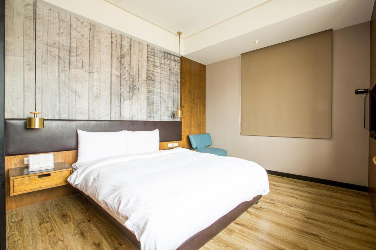 Easylazy Inn Taichung Exterior photo