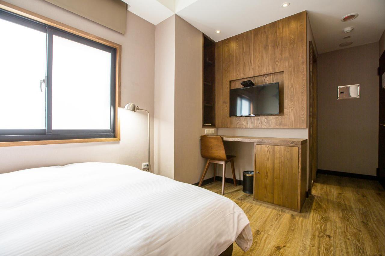 Easylazy Inn Taichung Exterior photo