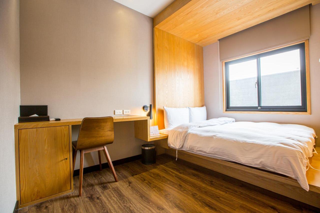 Easylazy Inn Taichung Exterior photo