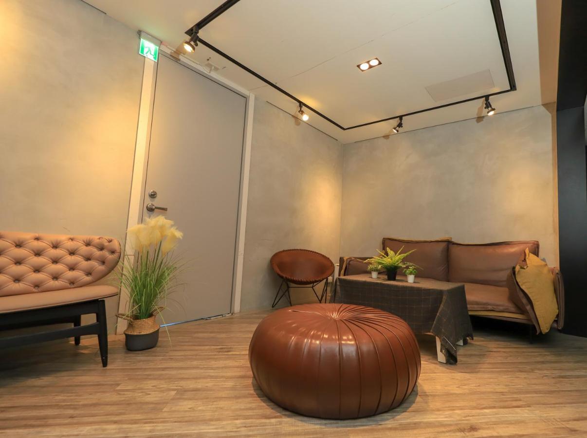 Easylazy Inn Taichung Exterior photo
