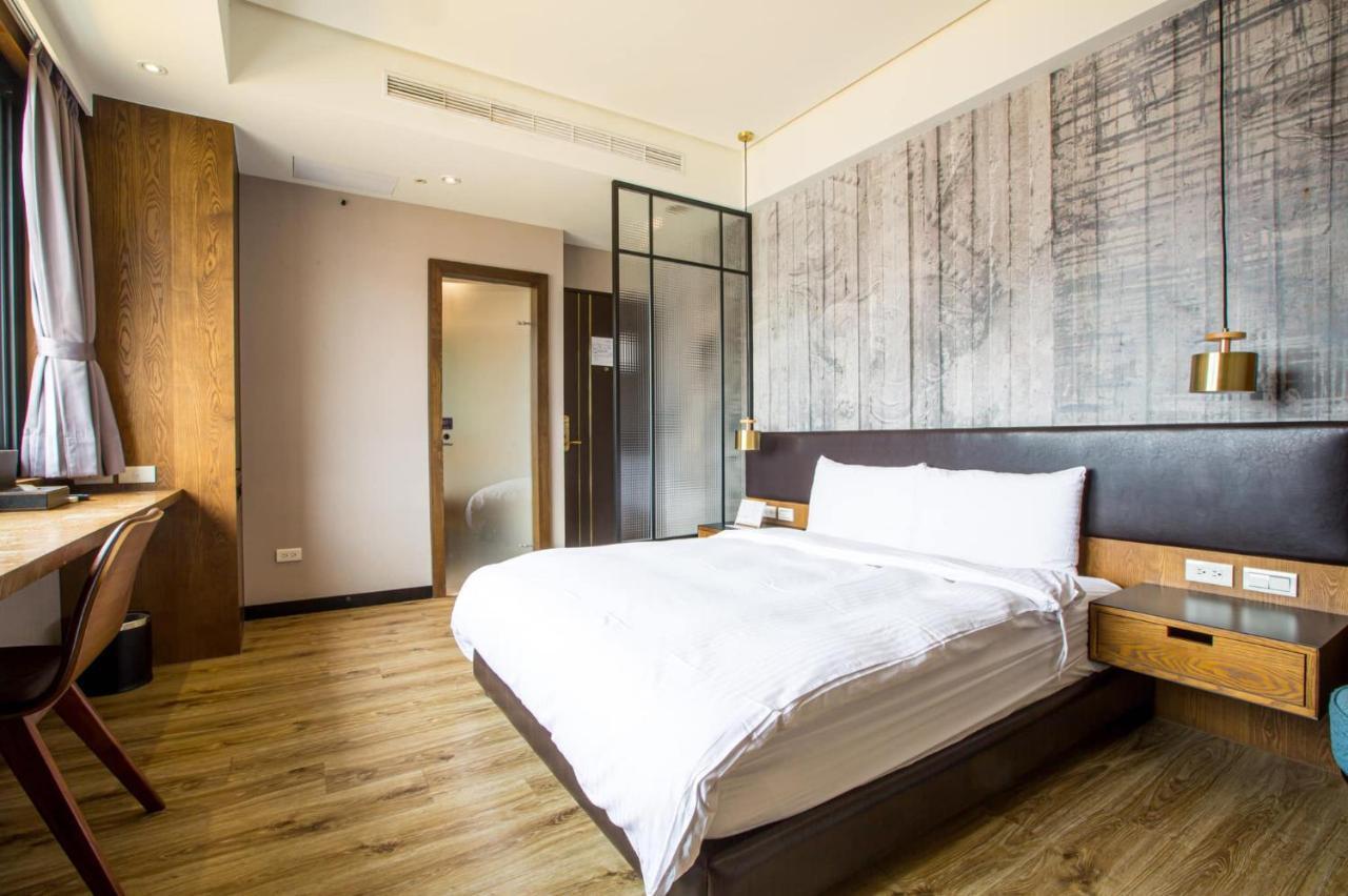 Easylazy Inn Taichung Exterior photo